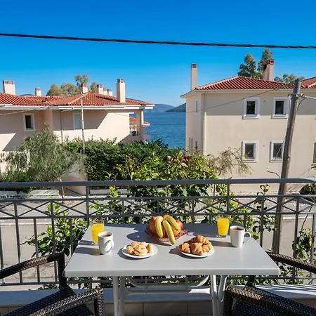 John's * Karavomylos