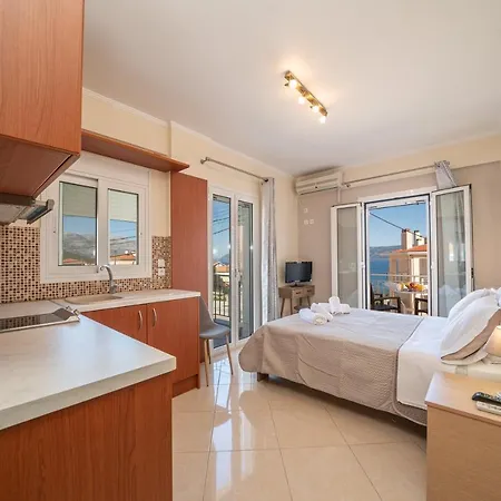 John's * Karavomylos