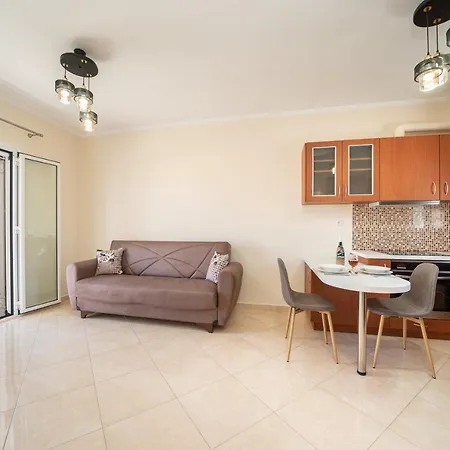 John's Apartment Karavomylos