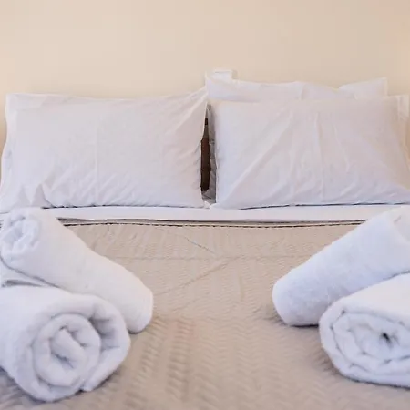 John's * Karavomylos